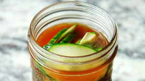 Spicy Pickled Cucumber Slices